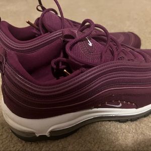 NIKE AIR MAX 97 SE BORDEAUX GOLD/WHITE-BLACK SIZE WOMEN'S Sz 8